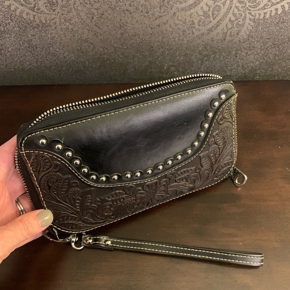 Black Montana West Clutch Wristlet - Picture 2 of 5